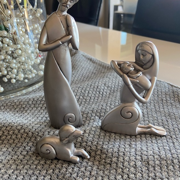 Nativity Scenes - Picture 2 of 2